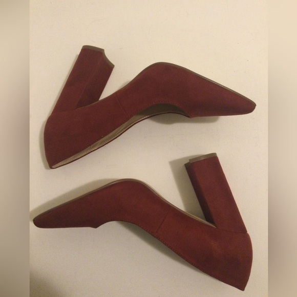 Woman’s Burgundy Stacked Heel Shoe - Picture 8 of 8